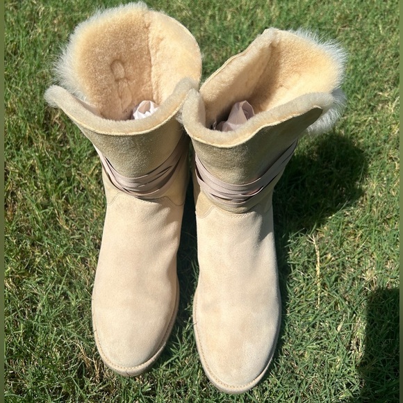 UGG Australia Brita cream boot in suede & sheepskin with fluffy Pom-Pom Sz-10. R - Picture 13 of 16
